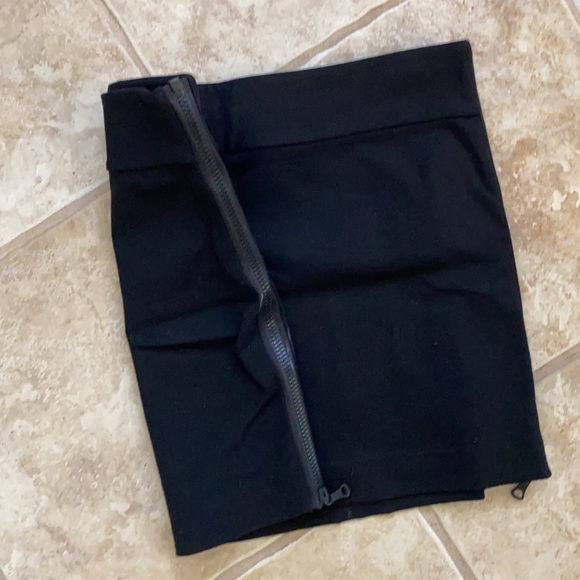 Diane von Furstenberg black mini skirt size 8 - Picture 2 of 3